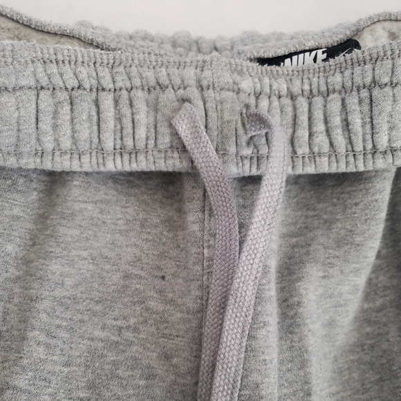 Nike Unisex Gray Activewear Shorts - Picture 5 of 7